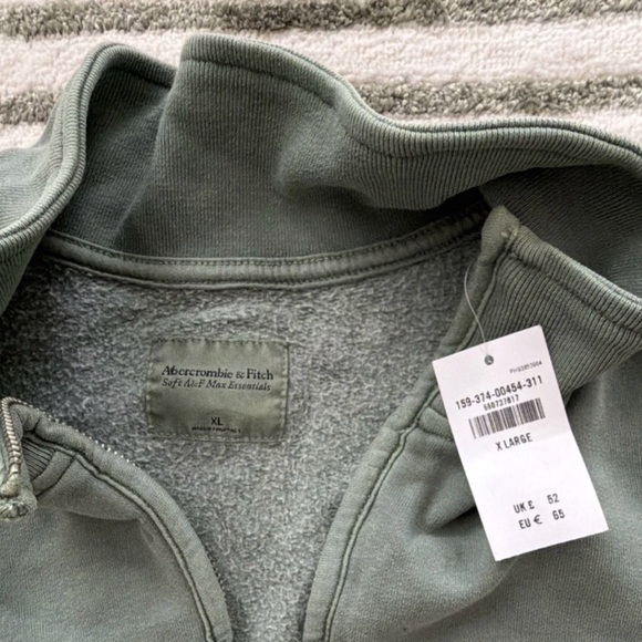 Abercrombie & Fitch Sage Green Pullover - Picture 2 of 3